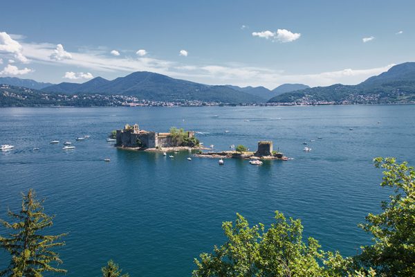borromeo-castle-on-lake-maggiore-cannobio-piedmo-2025-04-04-18-39-43-utc borromeo-castle-on-lake-maggiore-cannobio-piedmo-2025-04-04-18-39-43-utc